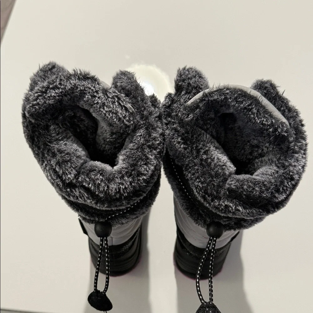Kamik Gray and Black Girls Winter Boots with Purple Accents Size 2